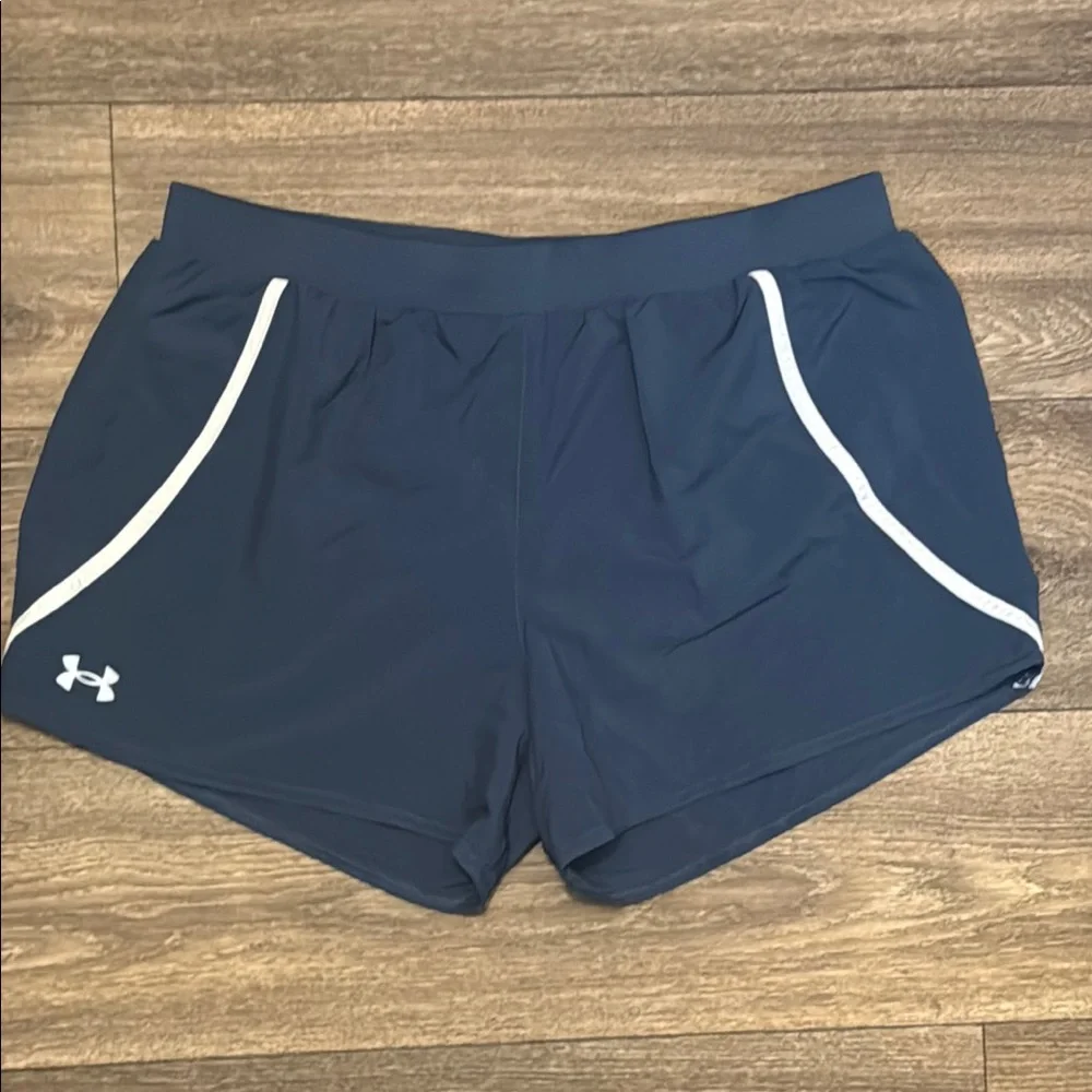 Under Armour Women's Dark Blue Athletic Shorts Size Medium